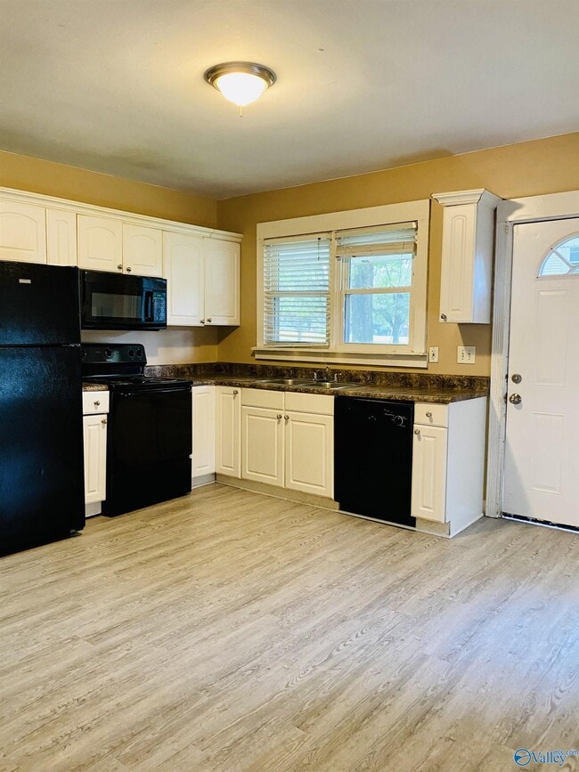 Foto del edificio - 3509 Alpine St SW