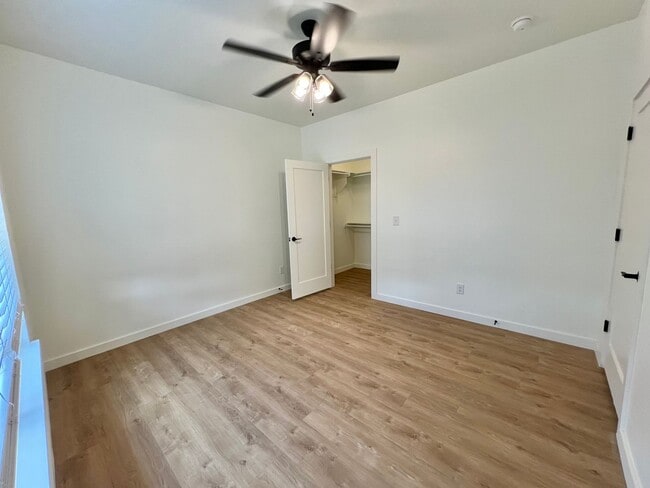 Building Photo - 216 E Hurd St