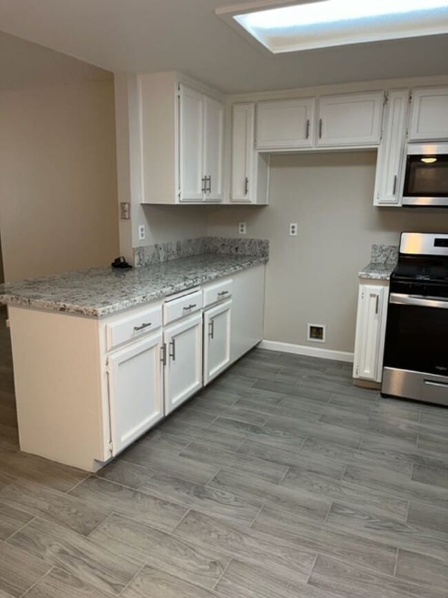 Building Photo - PR-817