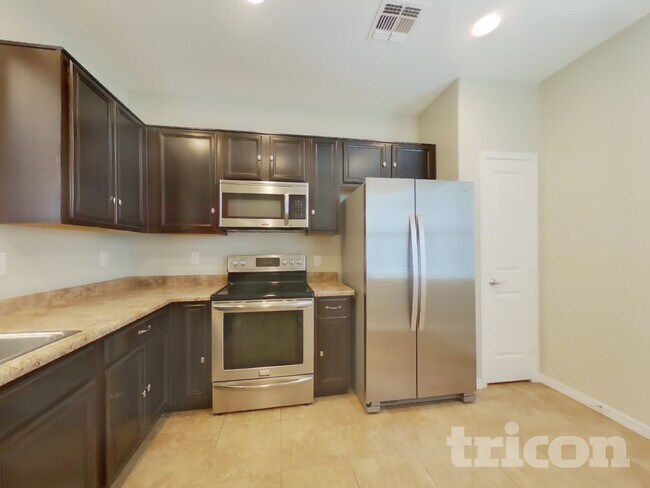 Building Photo - 723 W Dana Dr