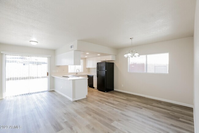 Building Photo - 3522 W Malapai Dr