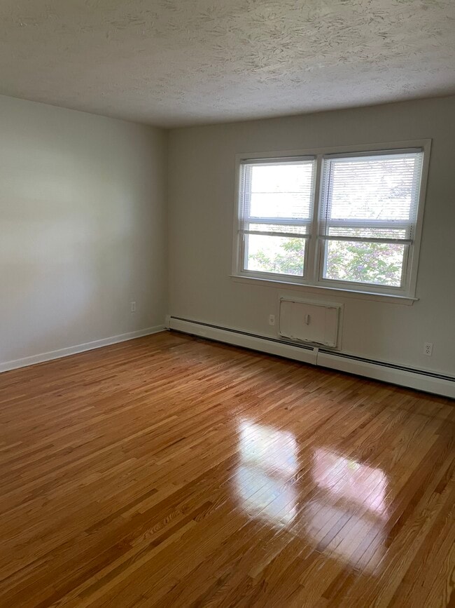 24 Oakland Ct, Meriden, CT 06450 Townhouse for Rent in Meriden, CT