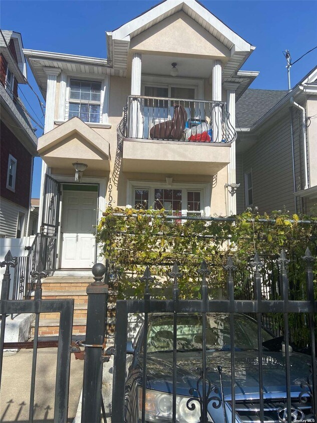 Primary Photo - 107-05 Pinegrove St