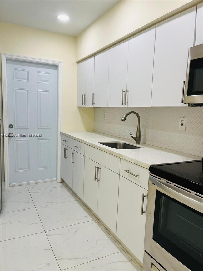 Foto del edificio - 725 NE 126th St