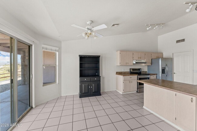 Building Photo - 2110 W Terrace Dr