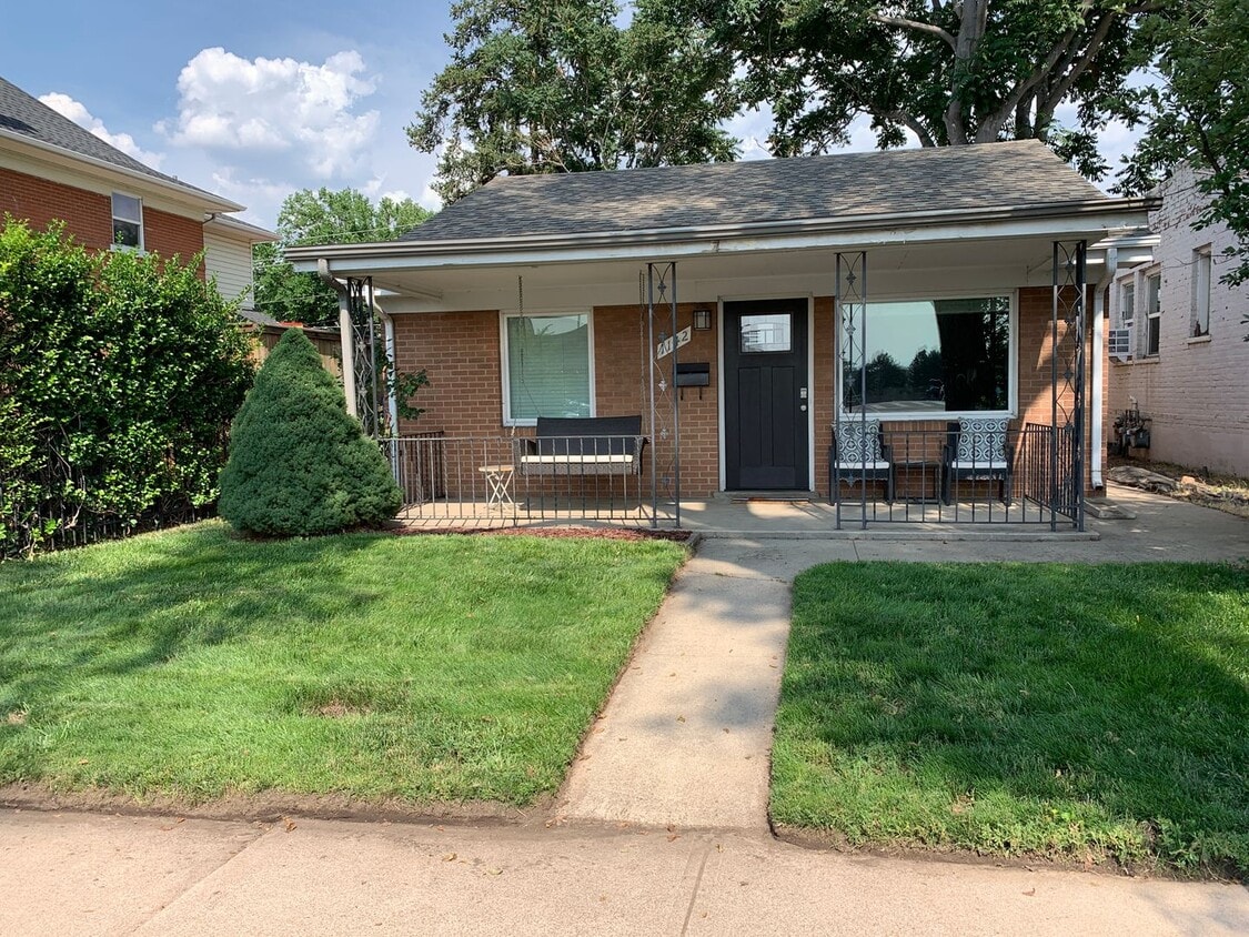 Evolve Real Estate: Fully Remodeled Gorgeous Bungalow in West Wash Park. 2 Bedrooms JULY 15! - Evolve Real Estate: Fully Remodeled Gorgeous Bungalow in West Wash Park. 2 Bedrooms JULY 15!