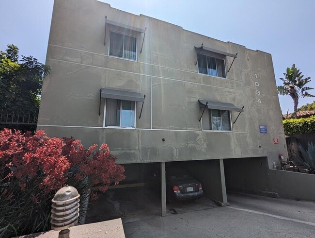 Building Photo - 1034 N Martel Ave