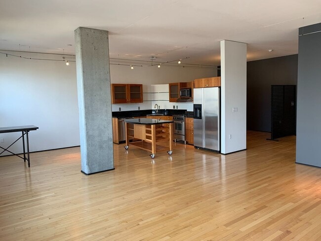 Building Photo - Gorgeous Condo Available at the Elizabeth ...