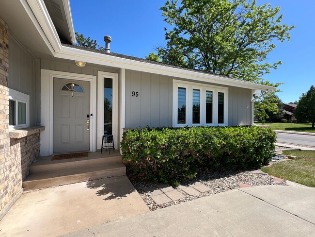 Building Photo - Stunning 3 bed, 3.5 bath Broomfield Abode ...