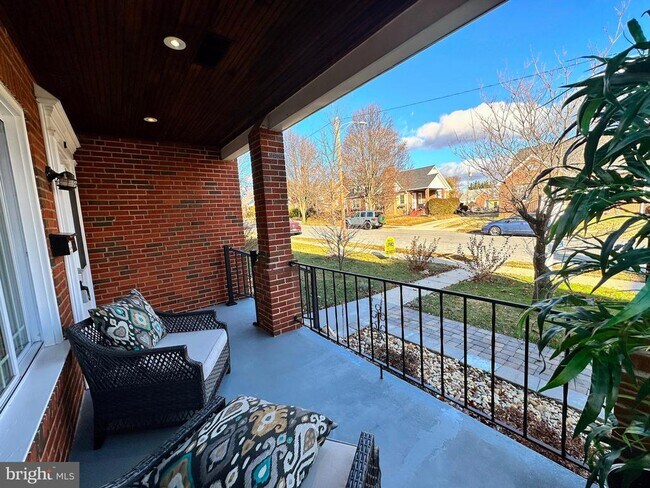 Foto del edificio - 102 Frederick Ave