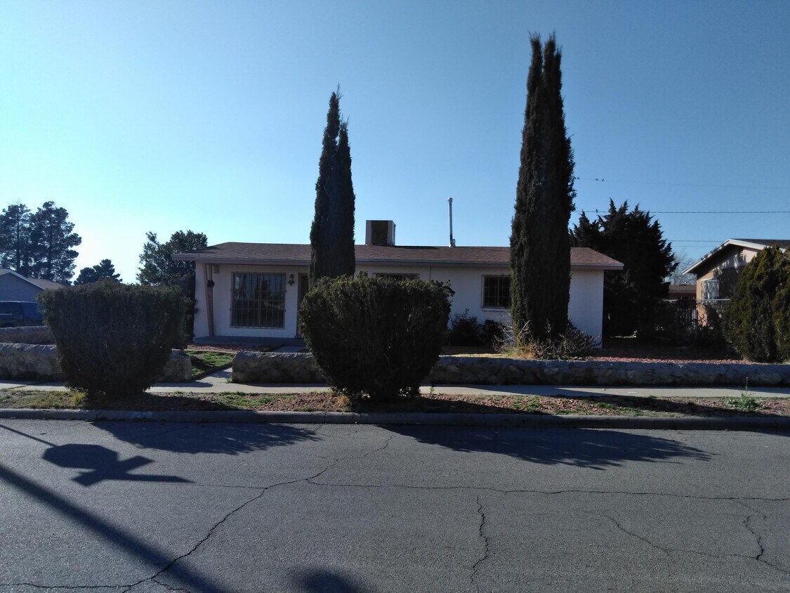 Primary Photo - 901 Richard Dr