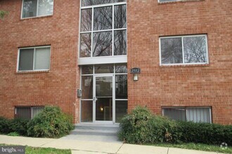 Building Photo - 2502 Markham Ln