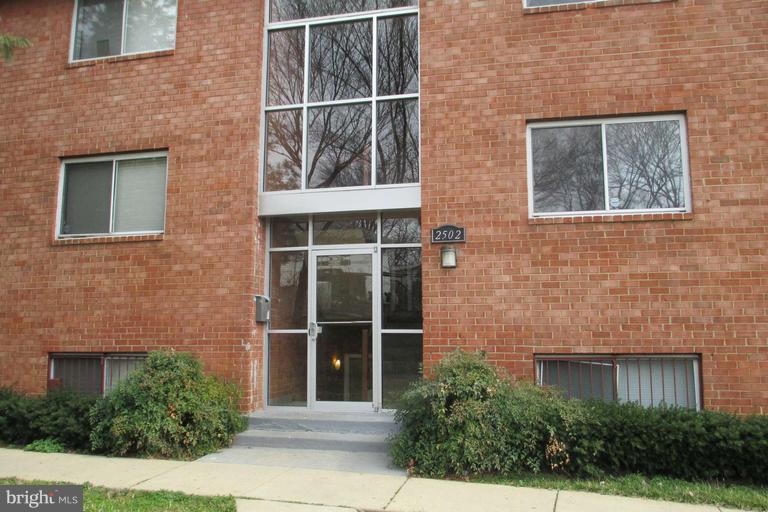 Foto principal - 2502 Markham Ln