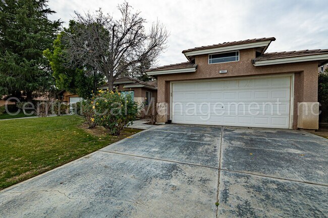 Foto del edificio - 3 Bedroom/2 Bath Home in RiverLakes - $225...