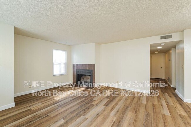 Building Photo - 2326 Tachevah Dr