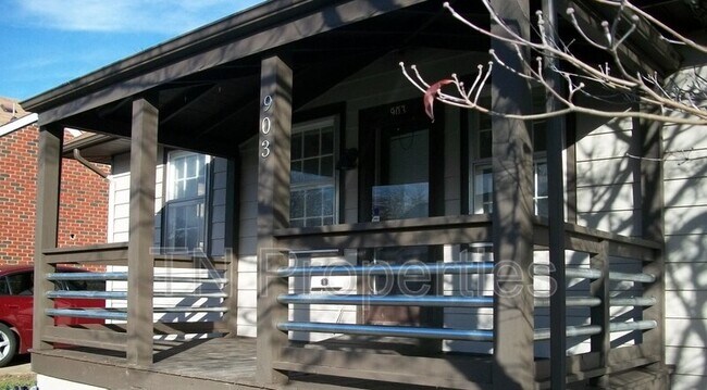 Building Photo - 903 Elliston St