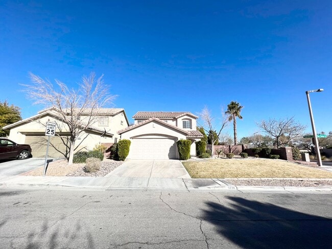 Building Photo - Wonderful 2-story single-family home with ...