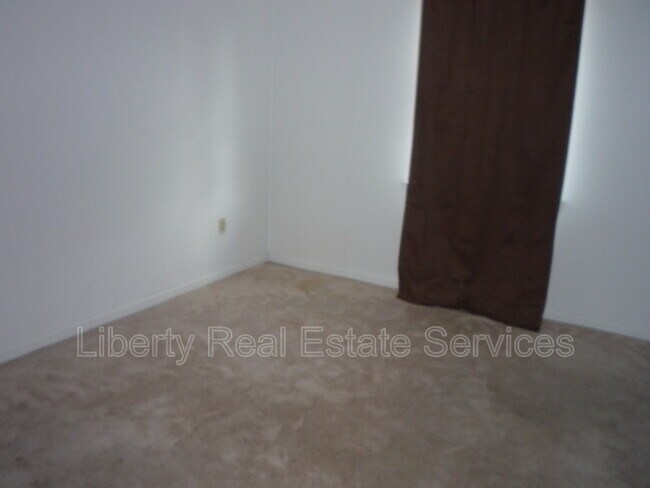 Foto del edificio - 11016 Tibet Rd