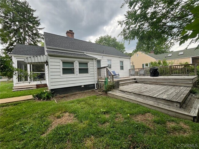 Building Photo - 6101 Ellis Ave