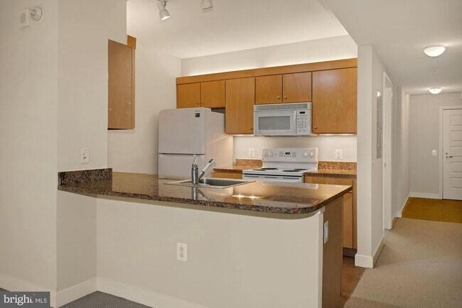 Building Photo - 616 E St NW