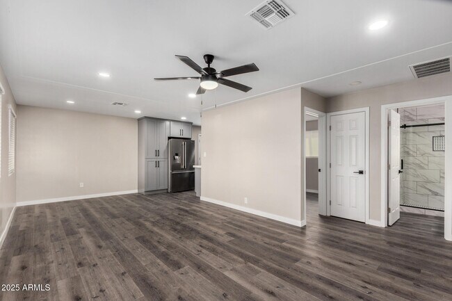 Foto del edificio - 4407 W Whitton Ave