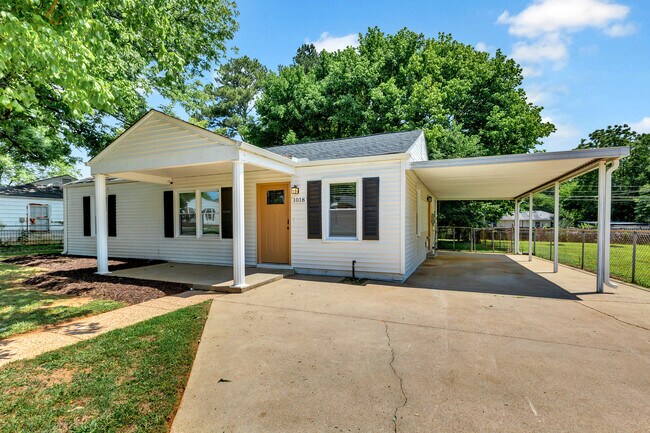Foto del edificio - 1018 Fairway Dr NW