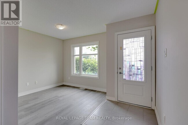 Photo du bâtiment - 512 Silvertip Ln