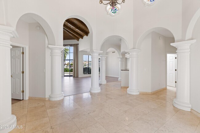 Foto del edificio - 10401 N 100th St