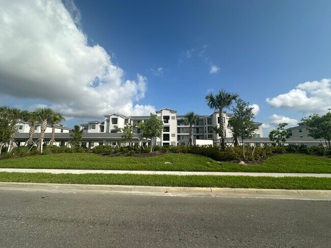 Foto del edificio - 12240 Wellen Golf St