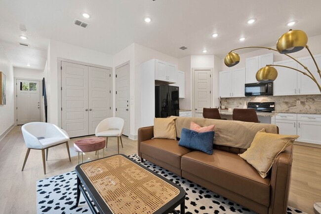 Foto del edificio - 5154 Kelwood St