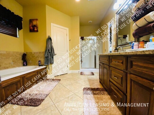 Building Photo - NEW PRICE!!!Newer Construction with all th...