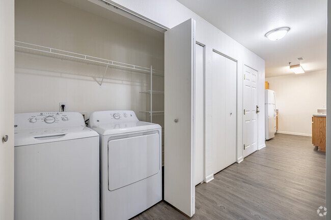 1BD, 1BA - 846SF - Laundry - Lynden Parke