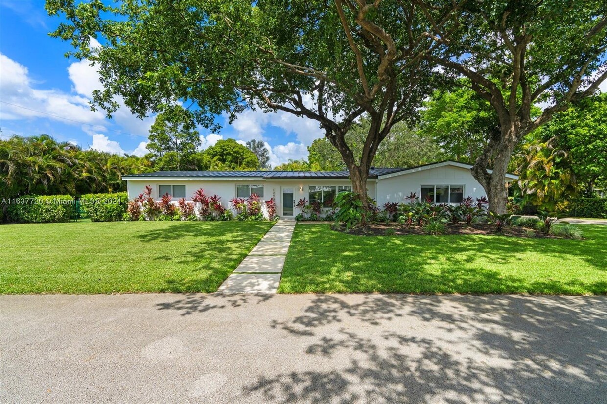 Foto principal - 12900 SW 82nd Ct