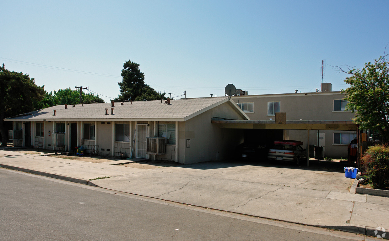 Building Photo - 2842 E Hammond Ave