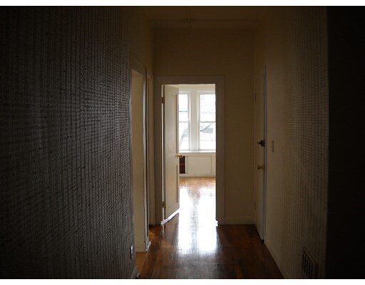 Building Photo - 40 Nichols St