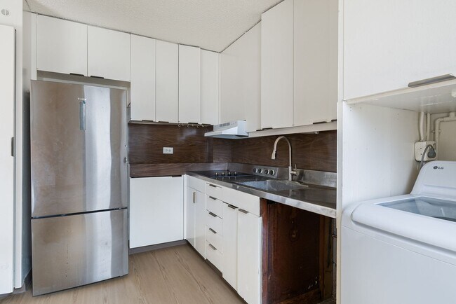 Foto del edificio - Close to UH- 2 bed/ 1 bath/ 1 parking