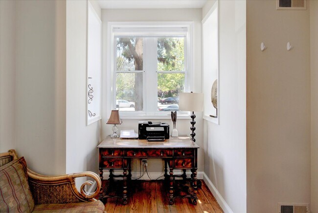 Foto del edificio - 1118 F St NE