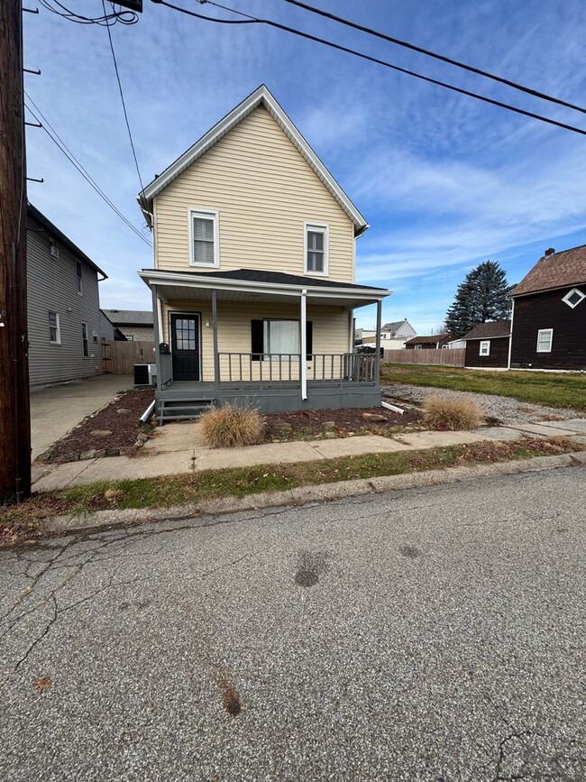 Photo - 3 Bedroom 1.5 Bath in Natrona Heights! House