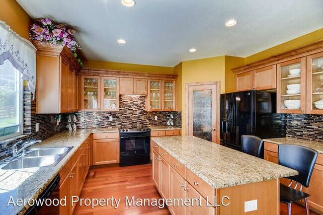 Foto del edificio - 6 br, 4 bath House - 5050 S Riviera Ct