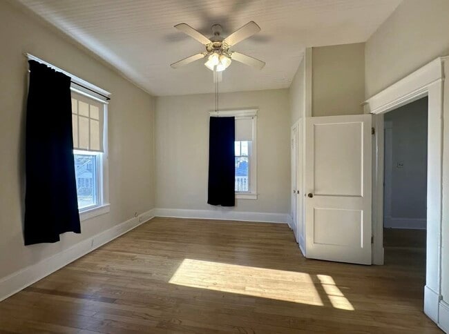 Building Photo - 715 Carter St