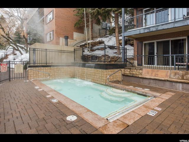 Building Photo - 255 Main St