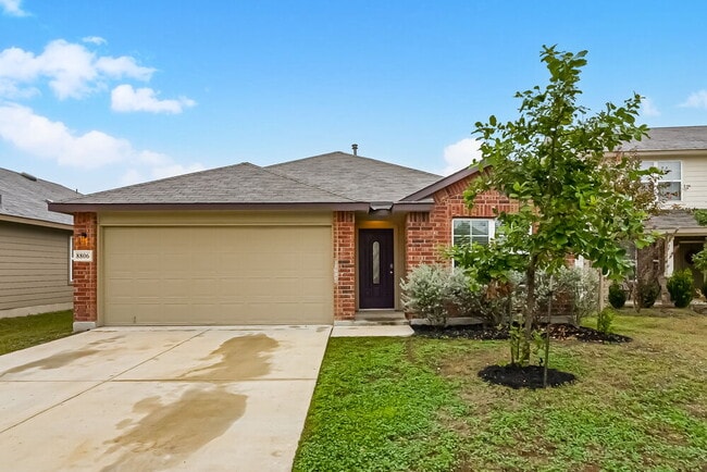 Building Photo - 8806 Double Oak