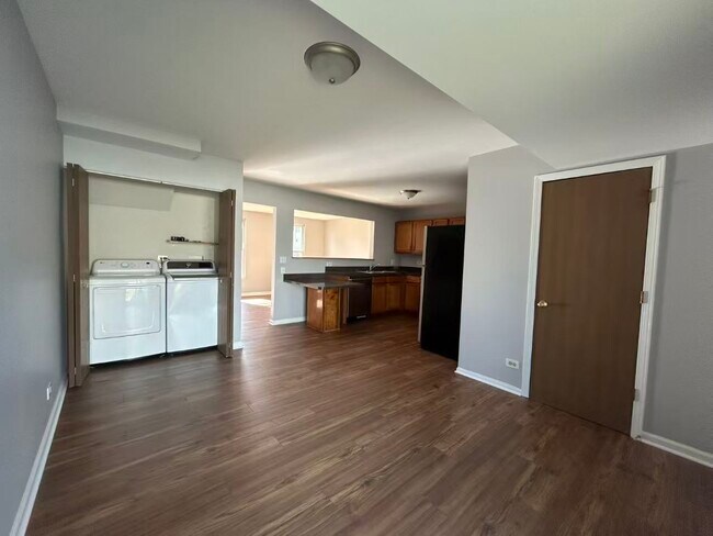 Building Photo - 788 Symphony Dr