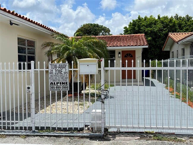 Building Photo - 1432 SW 22nd Ave