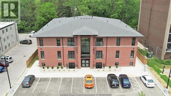 Photo du bâtiment - 6550 Wyandotte St E