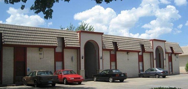Building Photo - 1238 S Memorial Dr #2 - 302