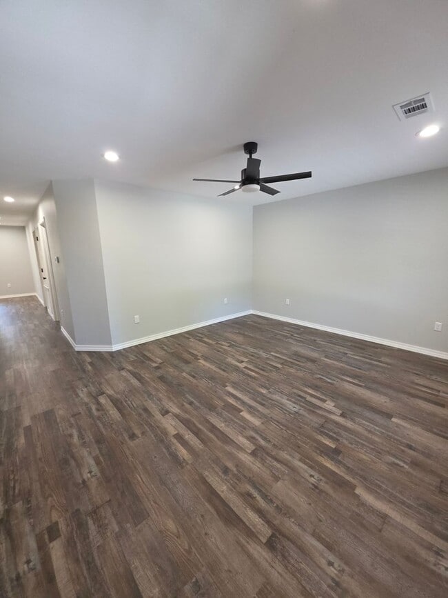 Foto del edificio - 3204 N Cleveland Ave
