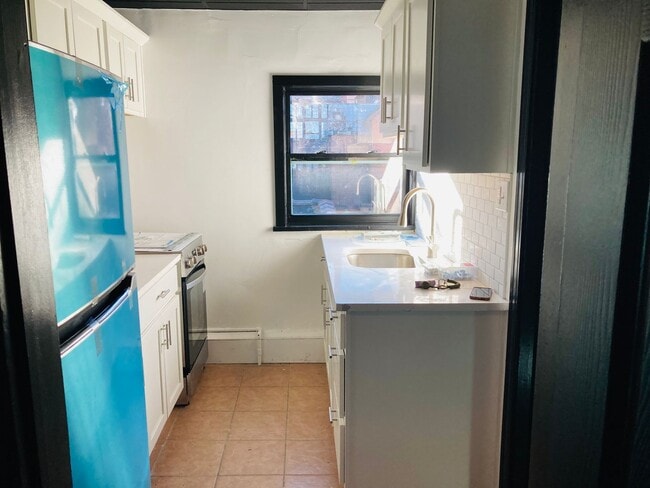 Building Photo - 922 Western Ave