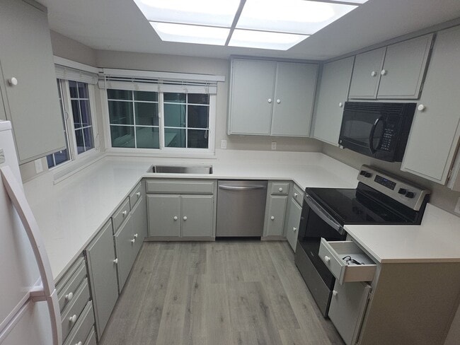 Building Photo - 608 Lisa Way
