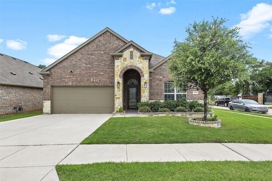 Foto principal - 4300 Lakeview Dr